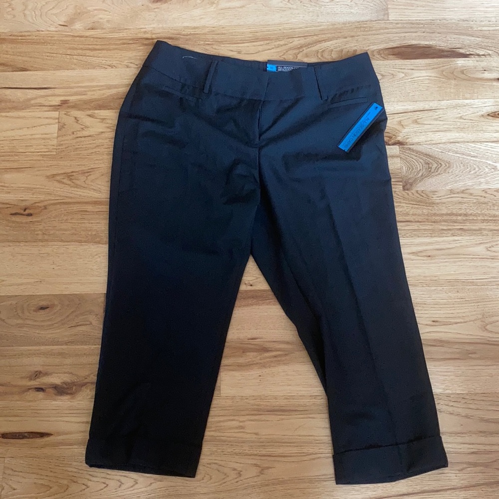 NWT- Apt.9- Black Capri- Size 26